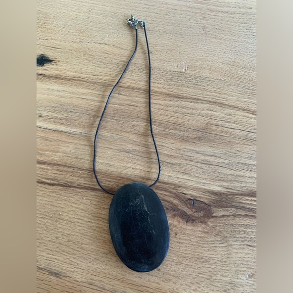 Pendant Necklace Waxed String Black Oval‎ Disk Women’s Preloved - Picture 1 of 6